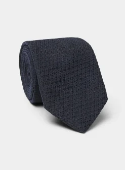 Diamond pattern textured tie