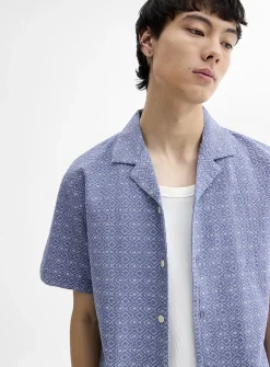 Diamond pattern textured camp shirt