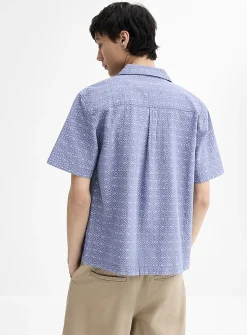 Diamond pattern textured camp shirt