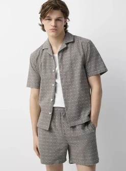 Diamond pattern textured camp shirt