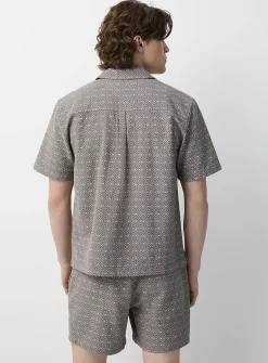 Diamond pattern textured camp shirt