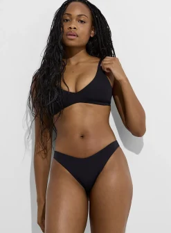 Dip curved cheeky bottom