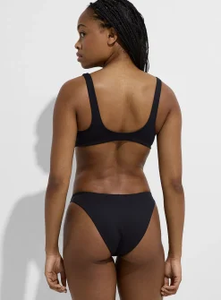 Dip curved cheeky bottom
