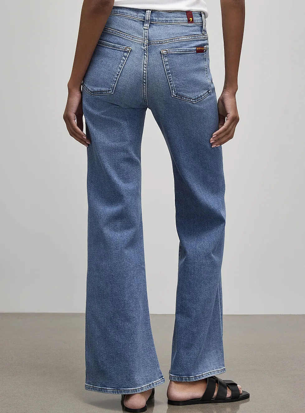 Dojo modern patch-pocket jean