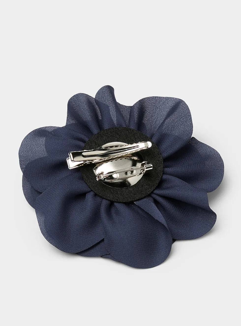 Dome flower brooch
