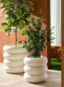 Donut tiered indoor/outdoor planter