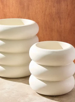 Donut tiered indoor/outdoor planter