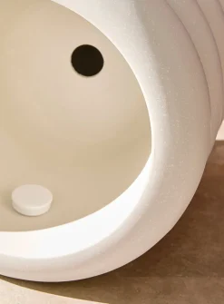 Donut tiered indoor/outdoor planter