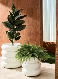 Donut tiered indoor/outdoor planter