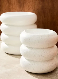 Donut tiered indoor/outdoor planter