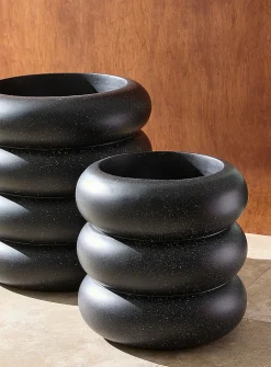 Donut tiered indoor/outdoor planter
