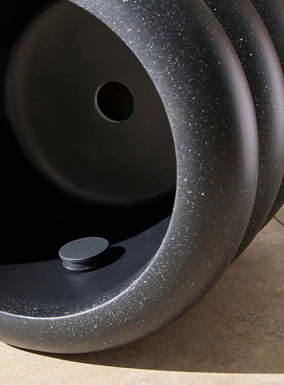 Donut tiered indoor/outdoor planter