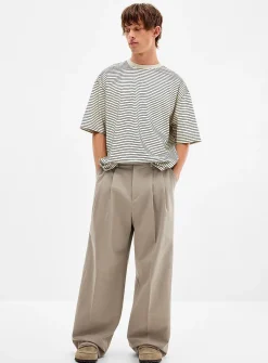 Double-pleat baggy chinos