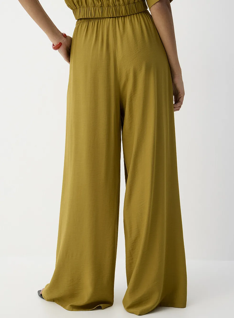 Drawstring-waist flowy ultra-wide-leg pant