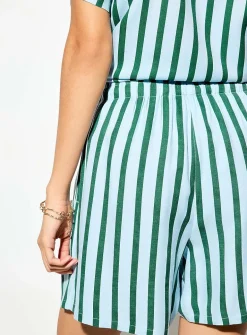 Drawstring-waist short