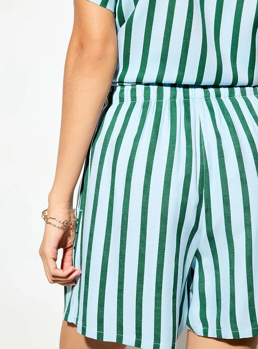 Drawstring-waist short