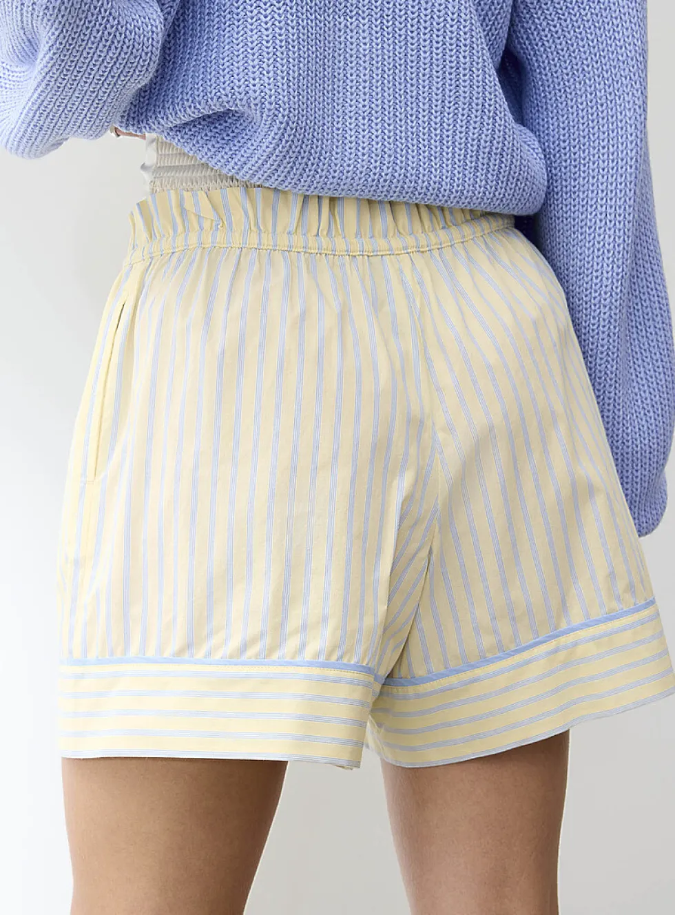 Drawstring-waist wide-leg boxer-style short