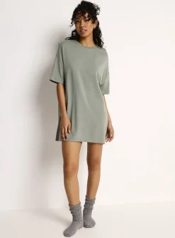 Drop-shoulder relaxed-fit sleep tee