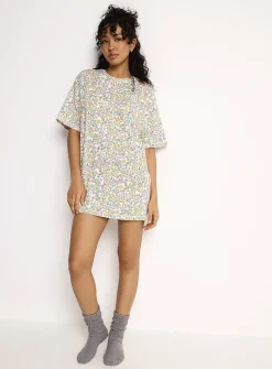 Drop-shoulder relaxed-fit sleep tee