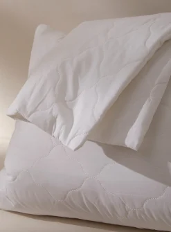 Duvetine pillow protector