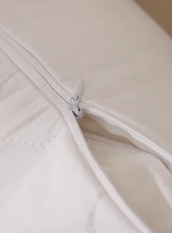 Duvetine pillow protector