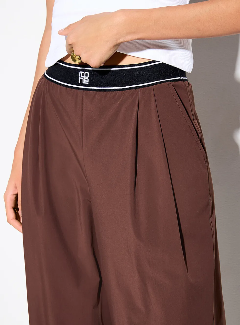 Elastic waist pleated nylon pant