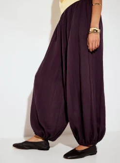 Elastic-ankle loose barrel-leg pant