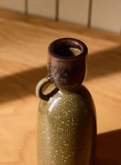 Elongated shiny ceramic candle holder