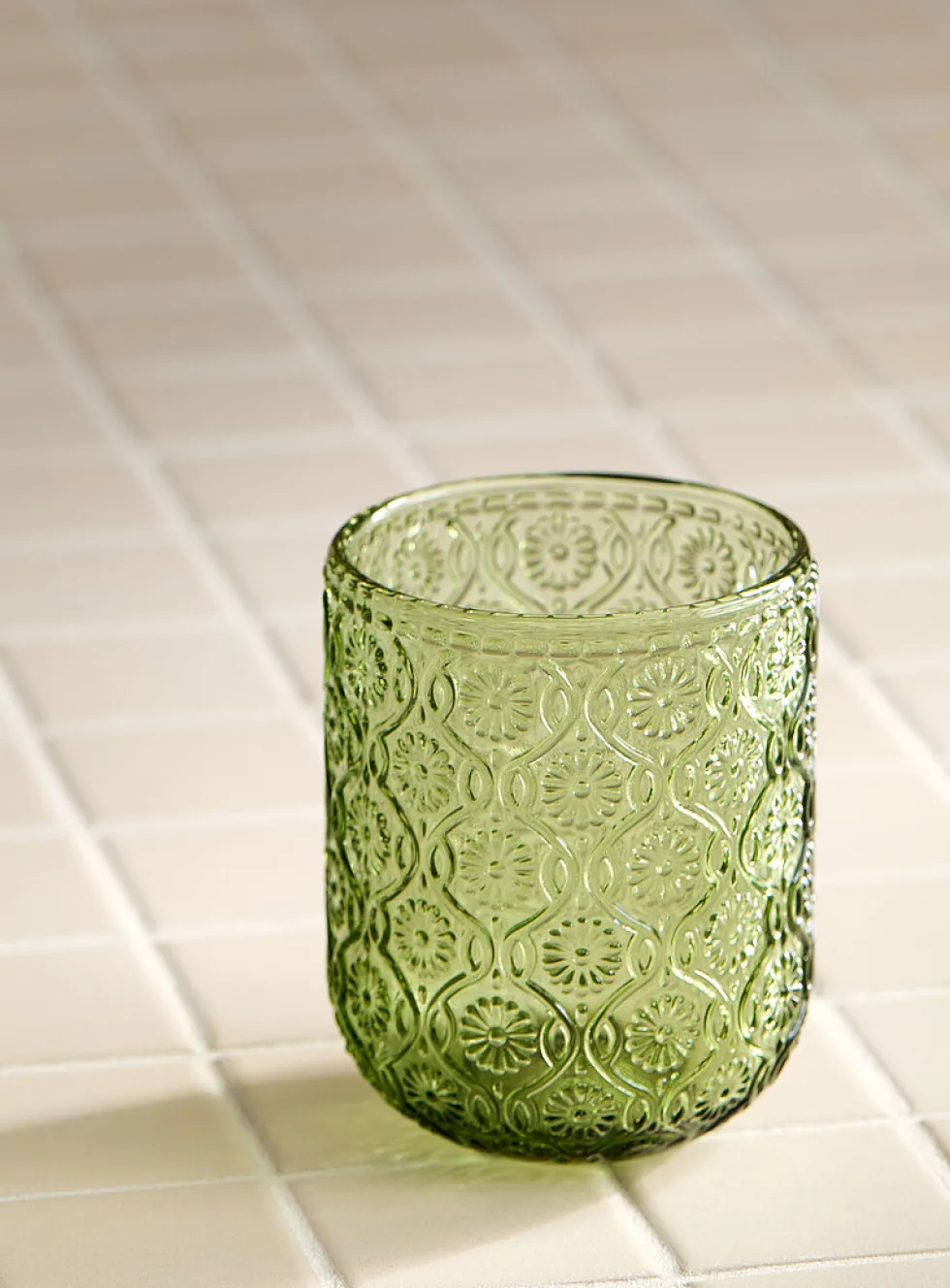 Embossed daisies small glass