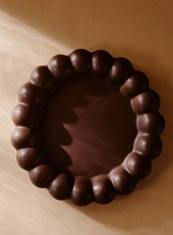 Embossed edge round tray