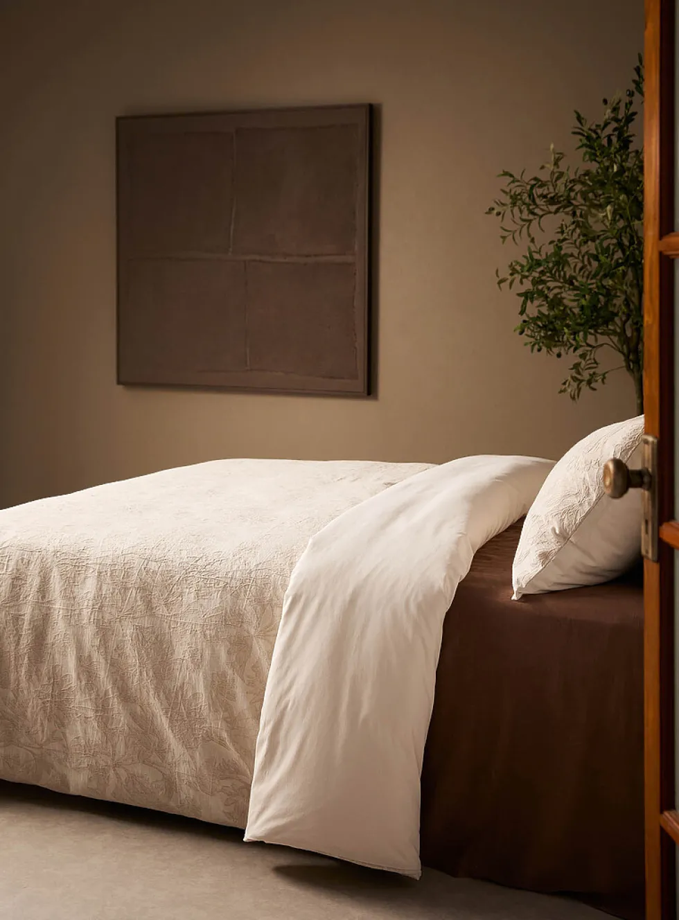 Embossed flowers ivory cotton-linen blend duvet cover set