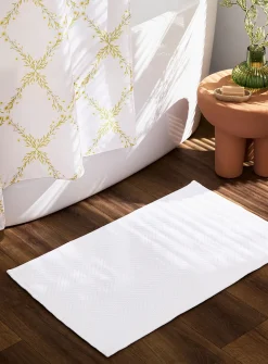 Embossed knots chevron bath mat