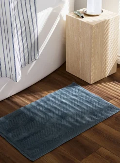 Embossed knots chevron bath mat