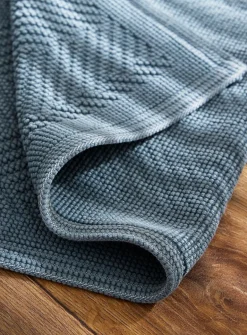 Embossed knots chevron bath mat