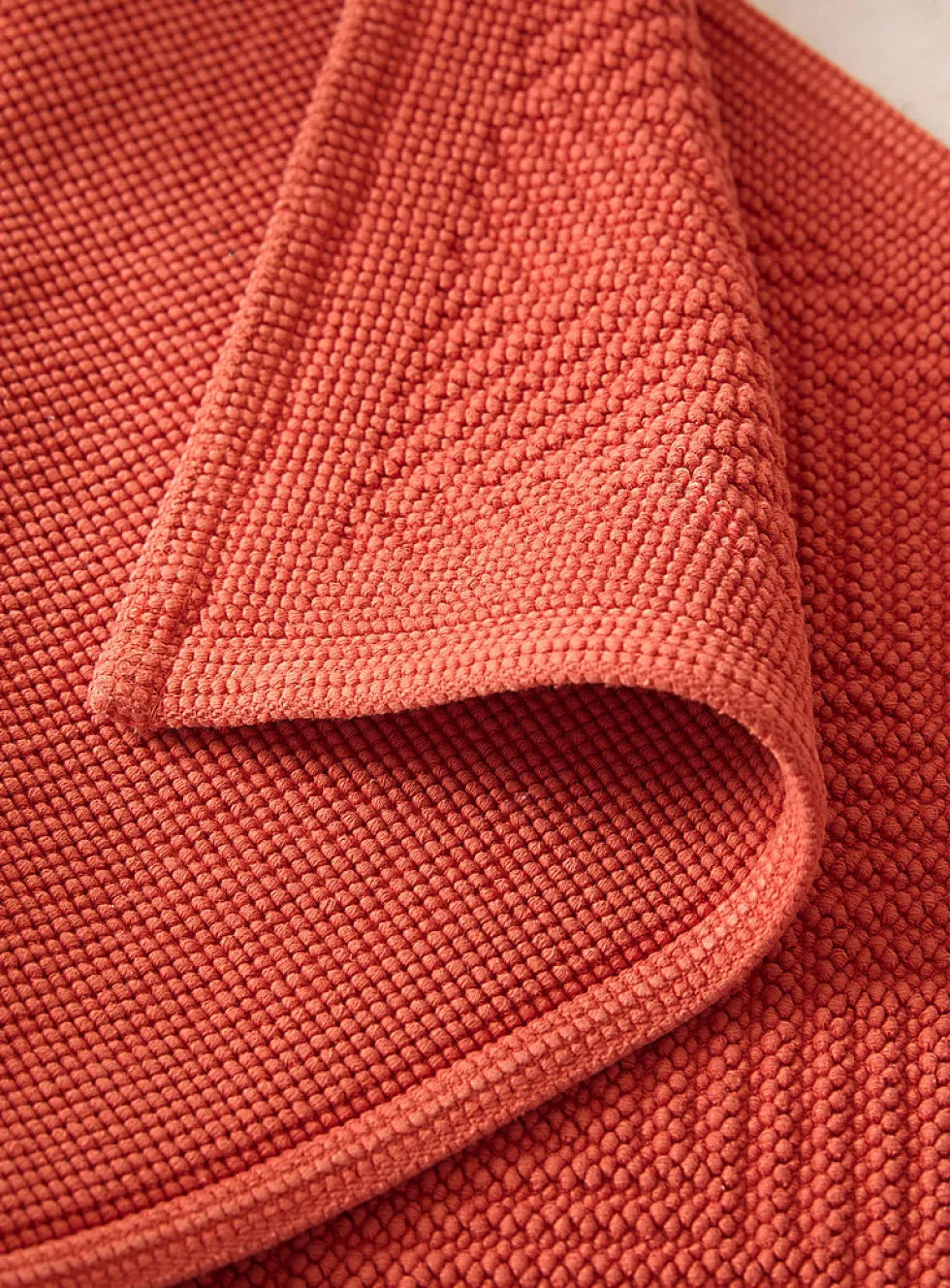 Embossed knots chevron bath mat