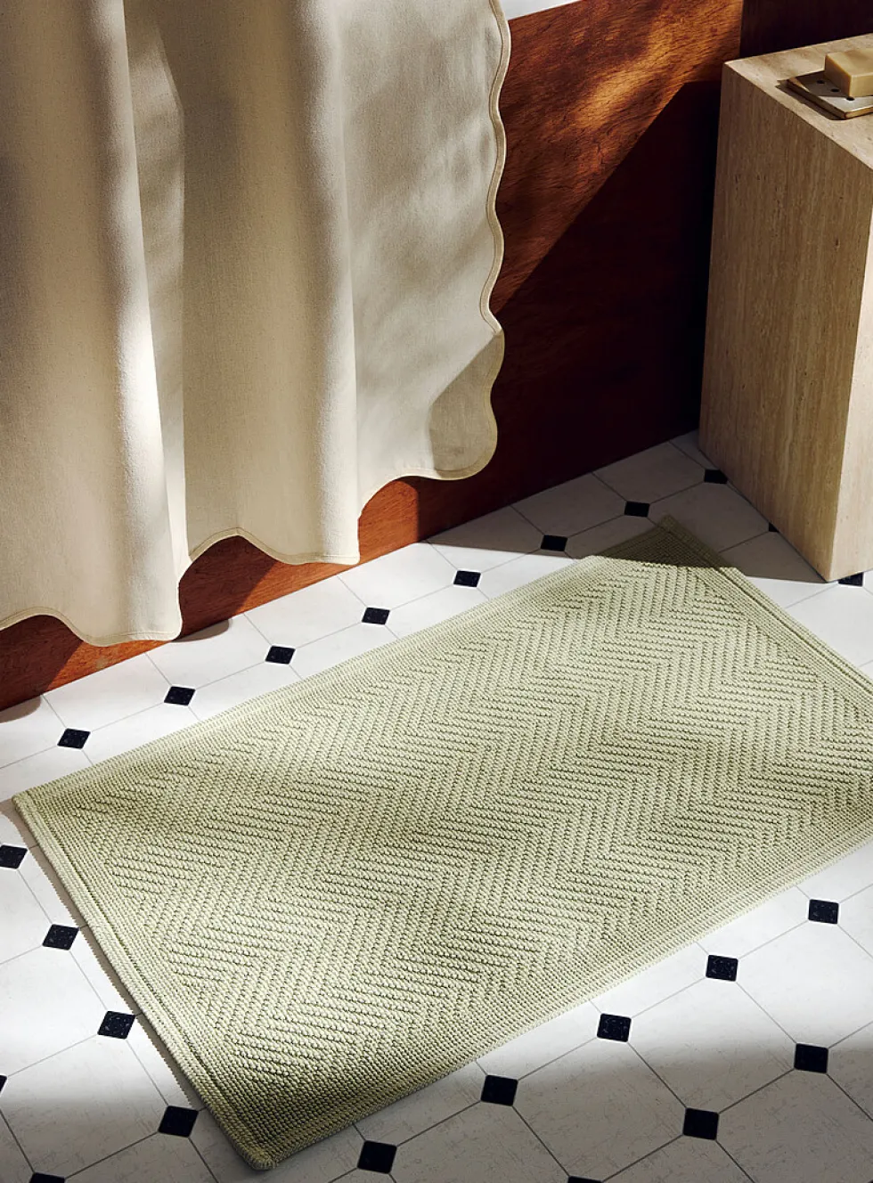 Embossed knots chevron bath mat