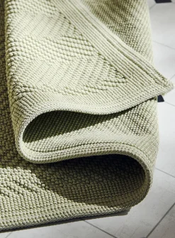 Embossed knots chevron bath mat