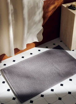 Embossed knots chevron bath mat