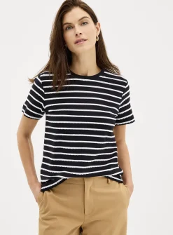 Embossed scalloped stripes T-shirt
