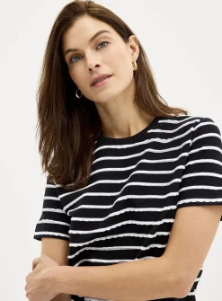 Embossed scalloped stripes T-shirt