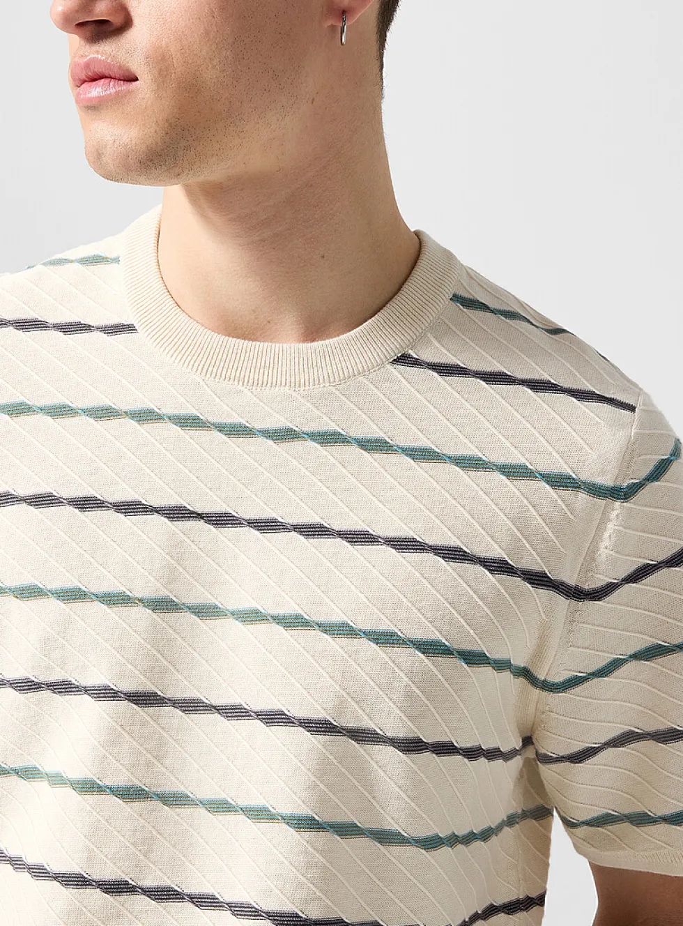 Embossed stripes short-sleeve sweater