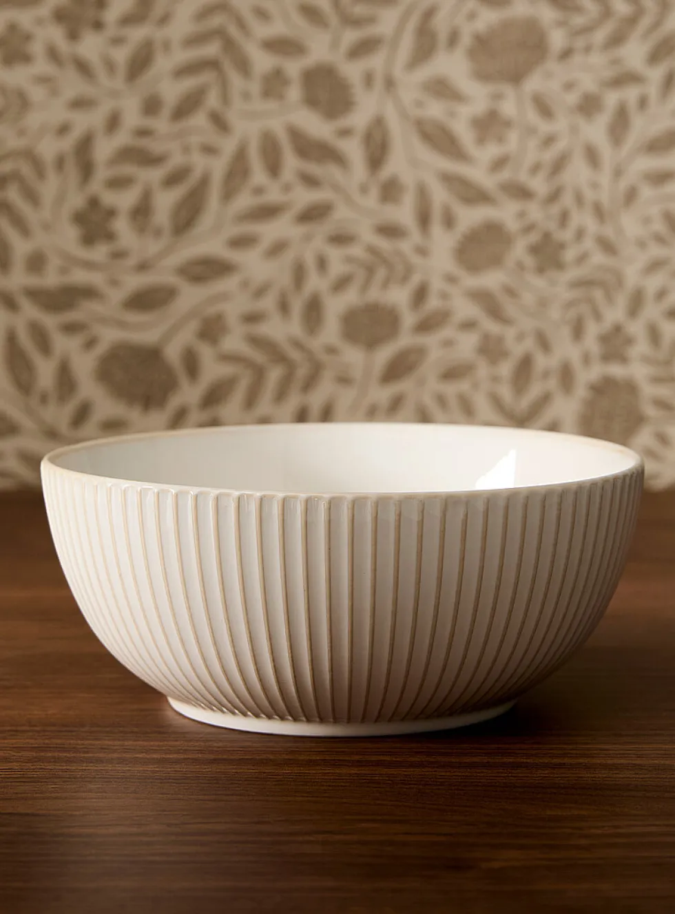 Embossed wide grooves large bowl