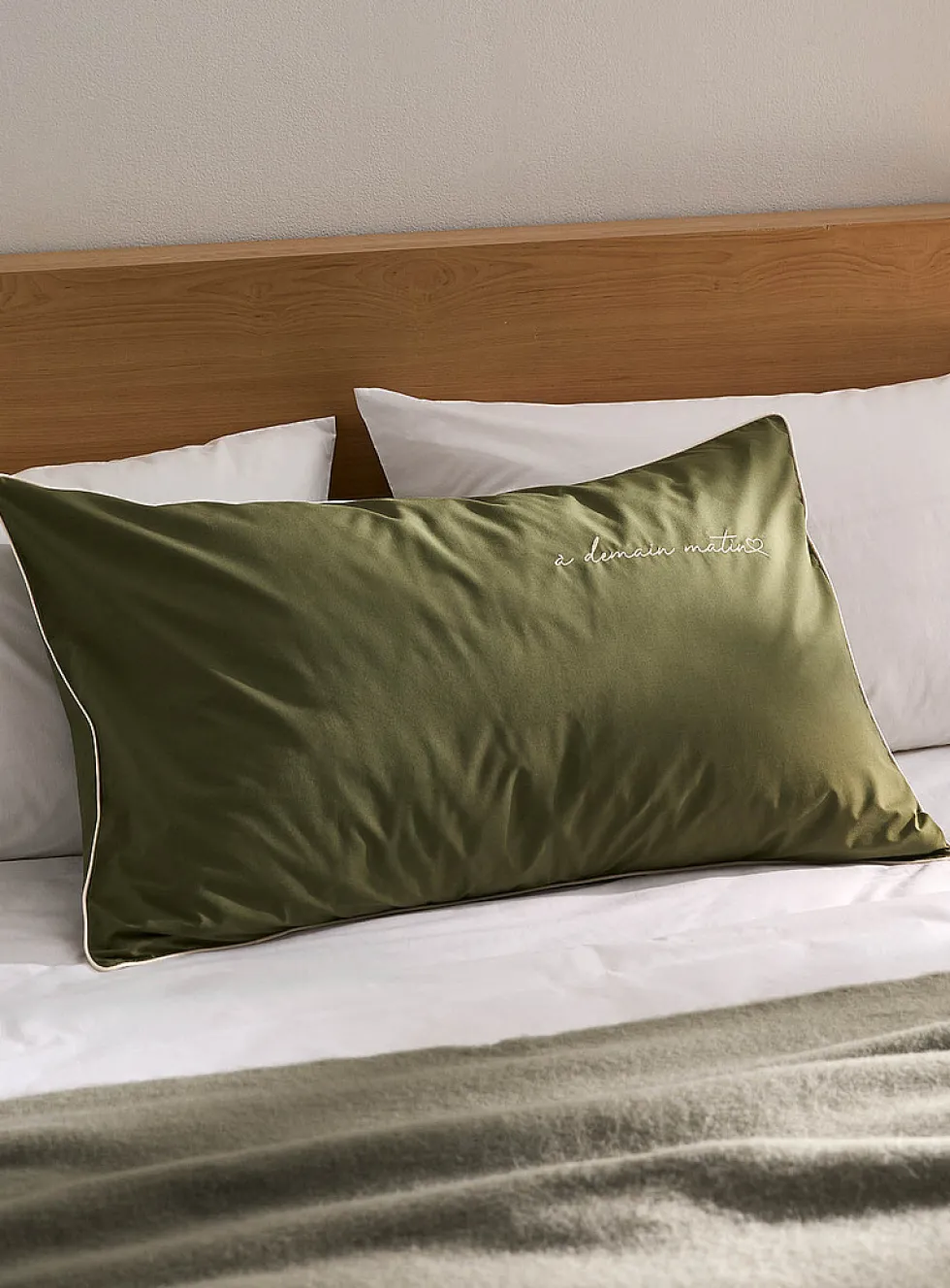 Embroidered À demain matin pillowcase
