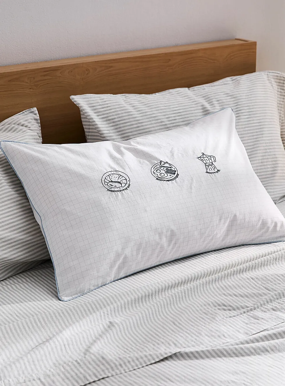 Embroidered breakfast pillowcase