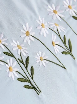 Embroidered daisies pillowcase