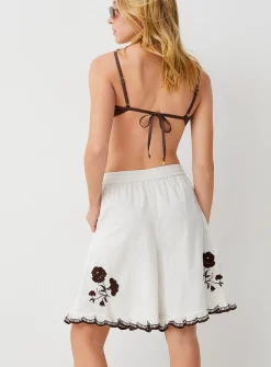 Embroidered flowers ruffled-trim Bermuda short