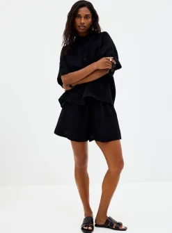 Embroidered logo linen short