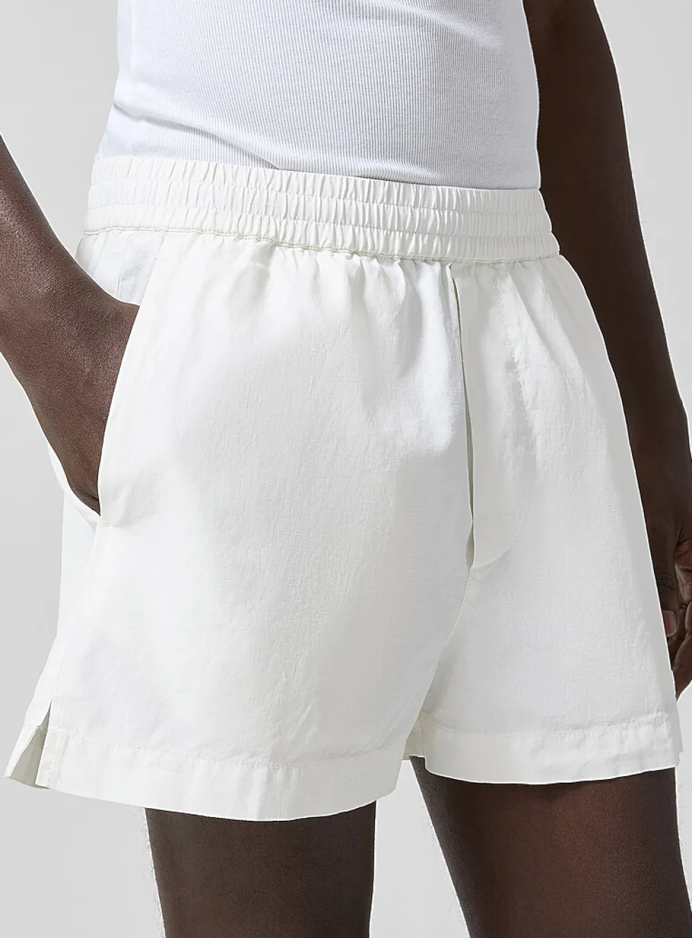 Embroidered logo pure linen short