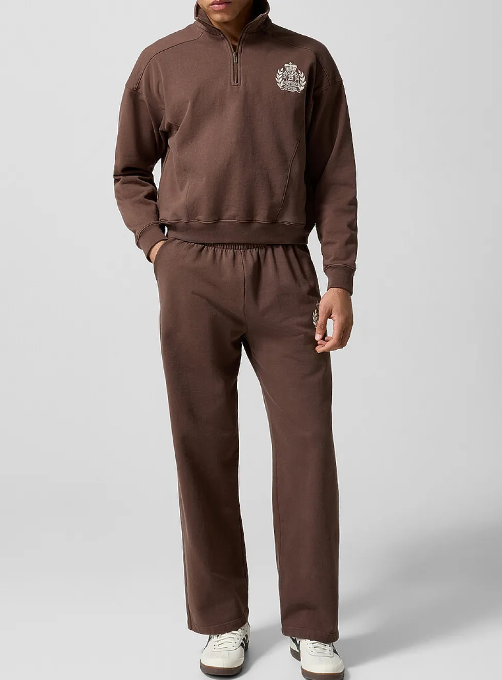 Embroidered patch loose jogger