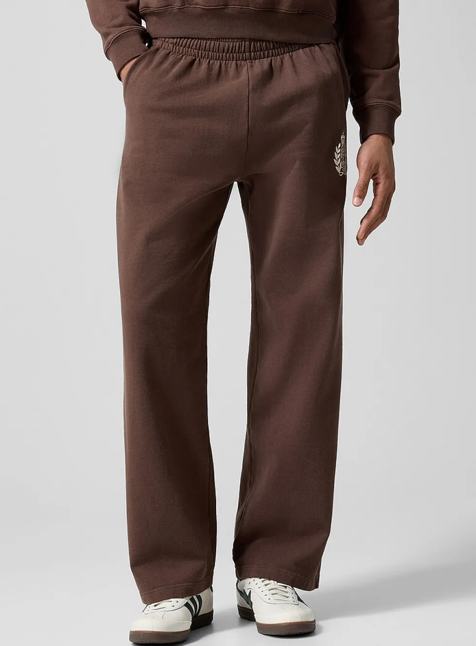 Embroidered patch loose jogger